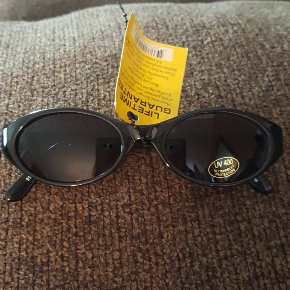 Black sunglasses cat style